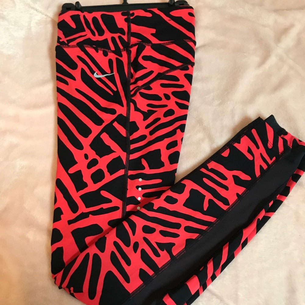 Nike Women’s power epic lux tight fit